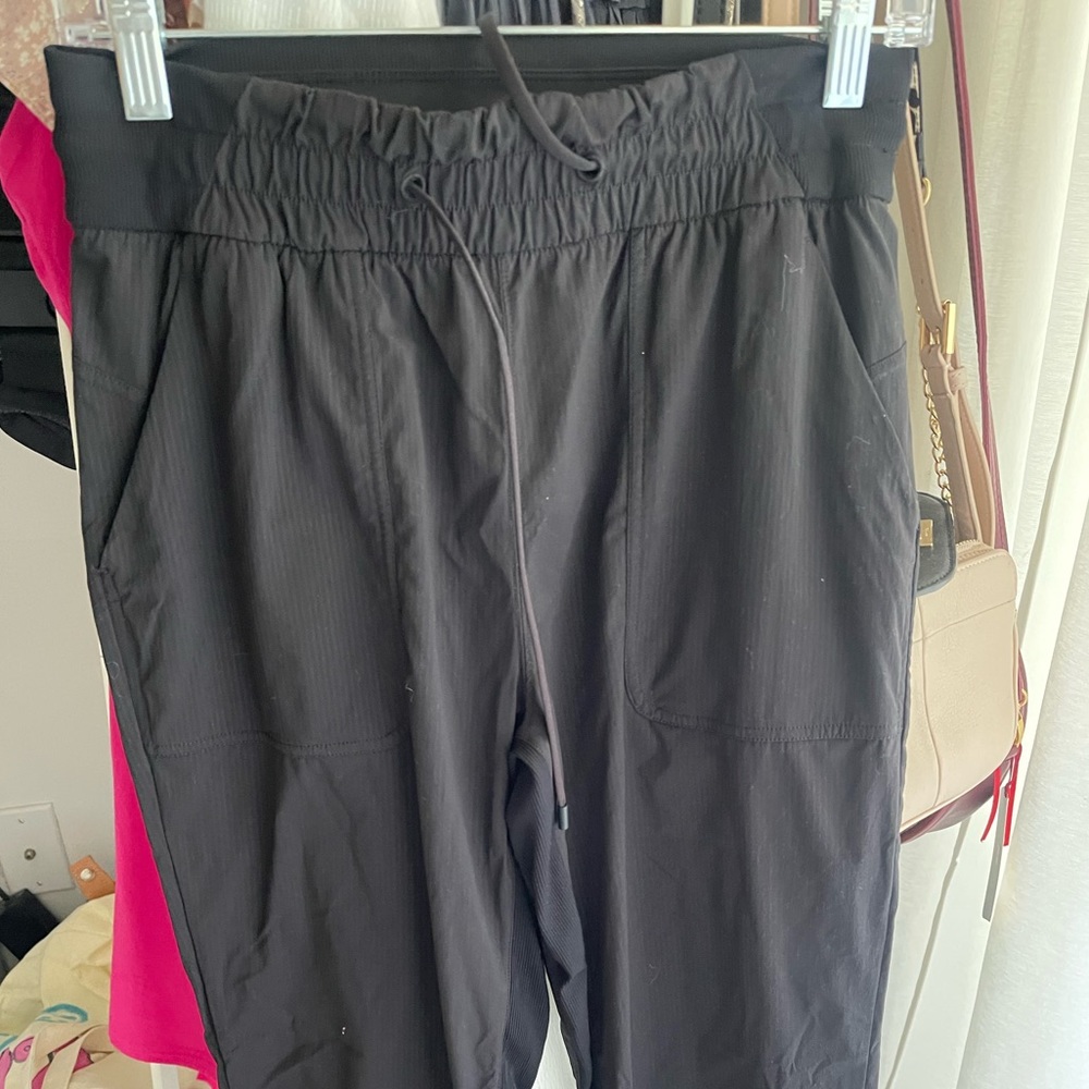LULULEMON SIZE 6 windbreaker pants